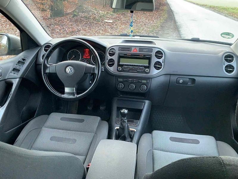 Gebraucht VW Tiguan Sportline 140 PS (102 kW) 2009 Grau SUV