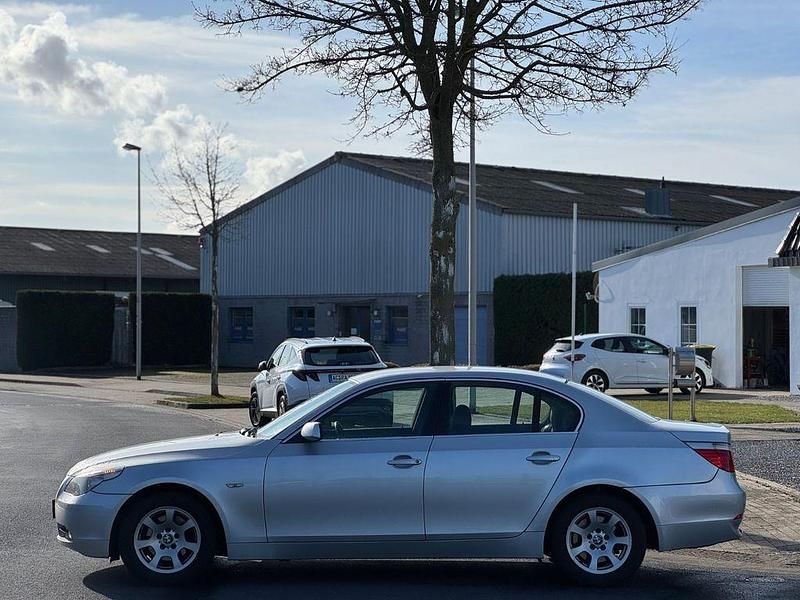Gebraucht BMW 523 177 PS (130 kW) 2006 Silber Limousine