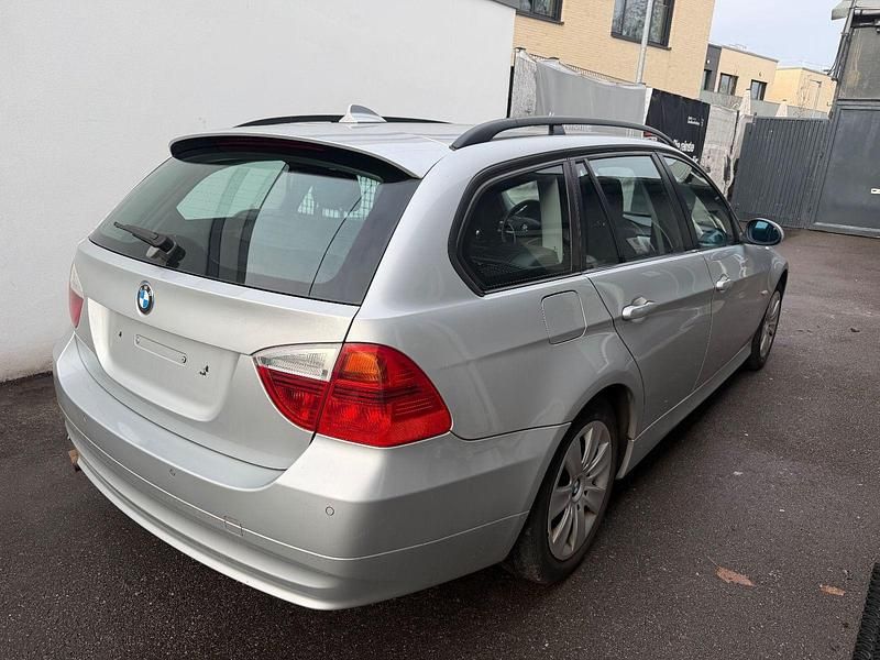 Gebraucht BMW 318 129 PS (94 kW) 2007 Silber Kombi
