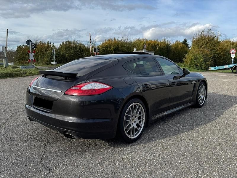 Gebraucht Porsche Panamera 250 PS (183 kW) 2011 Schwarz Kleinwagen