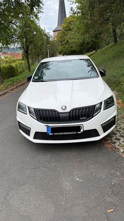 Weiß Gebraucht 2019 Skoda Octavia RS Limousine | 24.100 € (Etwas zu teuer) - Bild 1/4