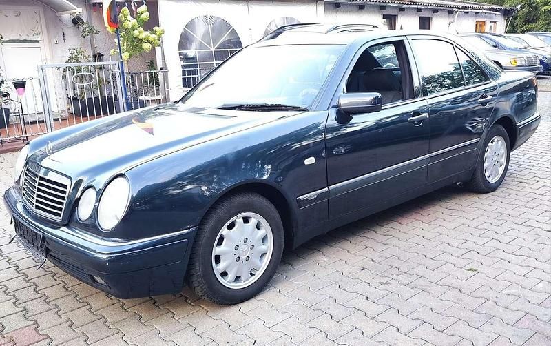Gebraucht Mercedes E200 Elegance 136 PS (100 kW) 1997 Blau Limousine