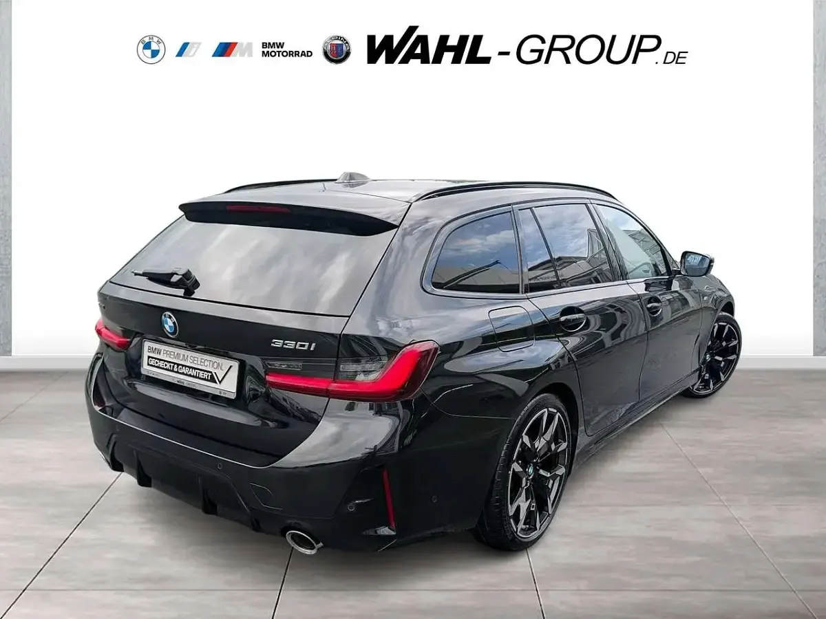 Gebraucht BMW 330 Comfort Edition 245 PS (180 kW) 2025 Saphirschwarz Kombi