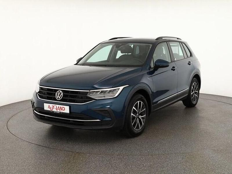 Nightshade blue metallic (metallic) Gebraucht 2022 VW Tiguan Life SUV | 28.490 € (Fairer Preis) - Bild 1/4