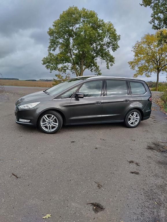 Gebraucht Ford Galaxy Titanium 190 PS (139 kW) 2018 Grau Van / Kleinbus