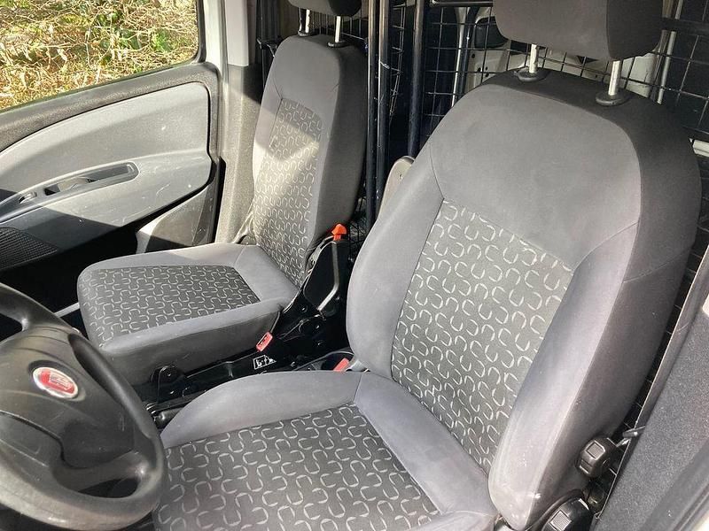 Gebraucht Fiat Doblò 90 PS (66 kW) 2011 Weiß Van / Kleinbus