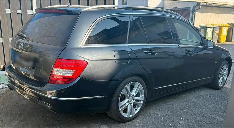 Gebraucht Mercedes C220 170 PS (125 kW) 2012 Schwarz Kombi