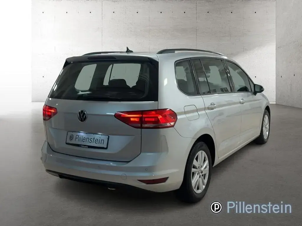 Gebraucht VW Touran Comfortline 150 PS (110 kW) 2021 Silberreflexsilber Van / Kleinbus