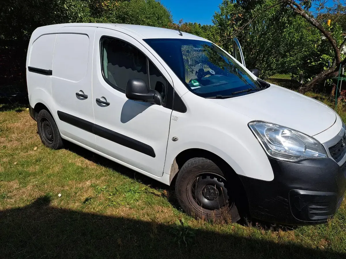 Gebraucht Peugeot Partner 75 PS (55 kW) 2017 Weiß Van / Kleinbus