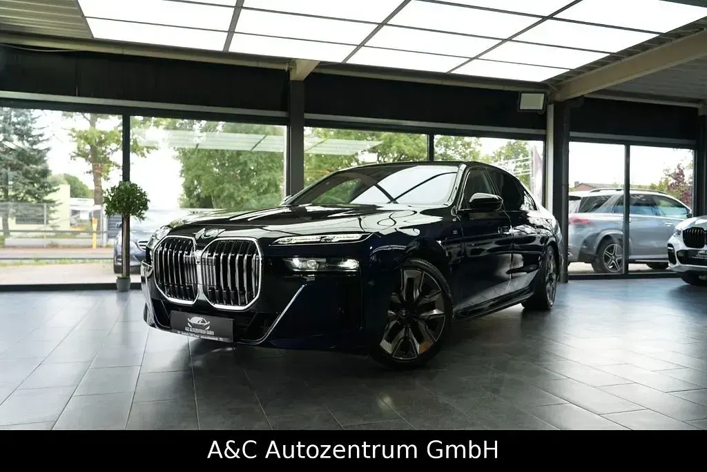 Gebraucht BMW 750e M Sport 313 PS (230 kW) 2024 Blau Limousine