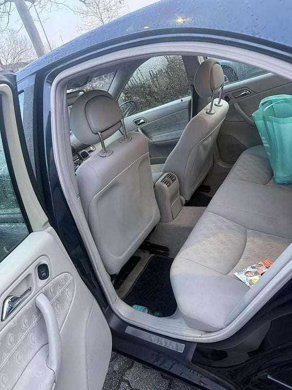 Gebraucht Mercedes C240 Classic 170 PS (125 kW) 2003 Blau Limousine