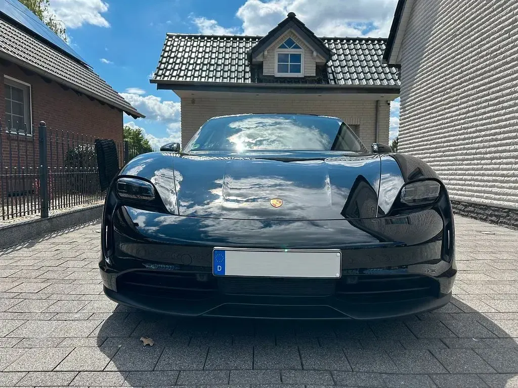 Second-hand Porsche Taycan 300 kW (408 CP) 2024 Negru Berlinǎ