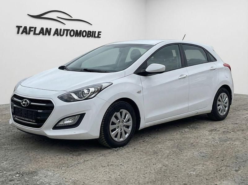 Gebraucht Hyundai i30 Classic 110 PS (80 kW) 2016 Weiß Limousine