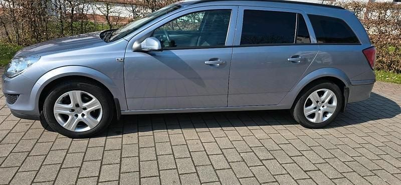 Gebraucht Opel Astra Selection 116 PS (85 kW) 2009 Grau Kombi