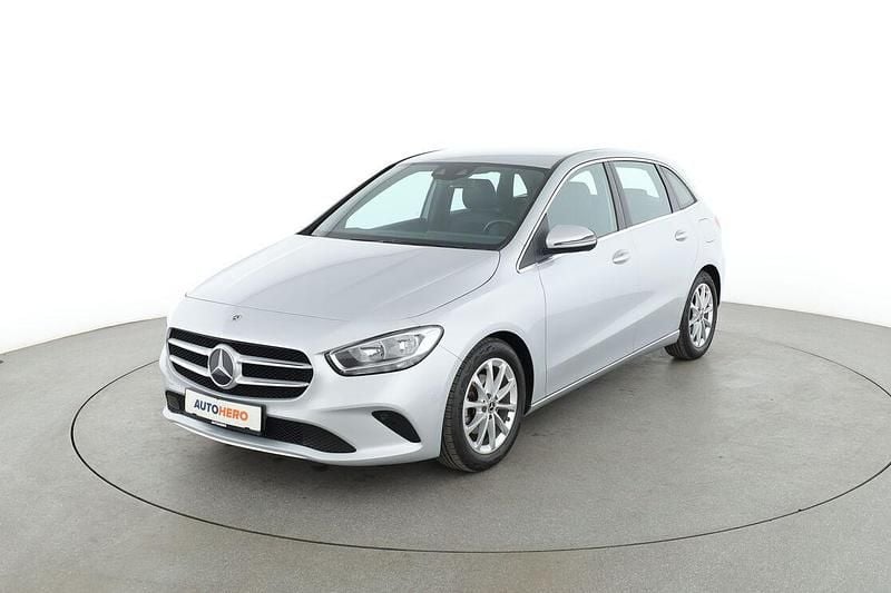 Grau Gebraucht 2021 Mercedes B180 Progressive Van / Kleinbus | 21.470 € (Guter Preis) - Bild 1/3