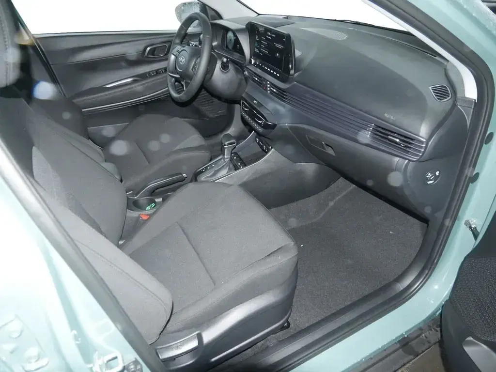 Neu Hyundai Bayon 90 PS (66 kW) 2026 Grün SUV