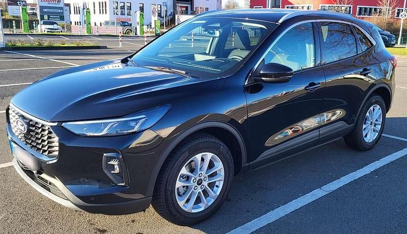 Gebraucht Ford Kuga Titanium 152 PS (111 kW) 2025 Schwarz SUV