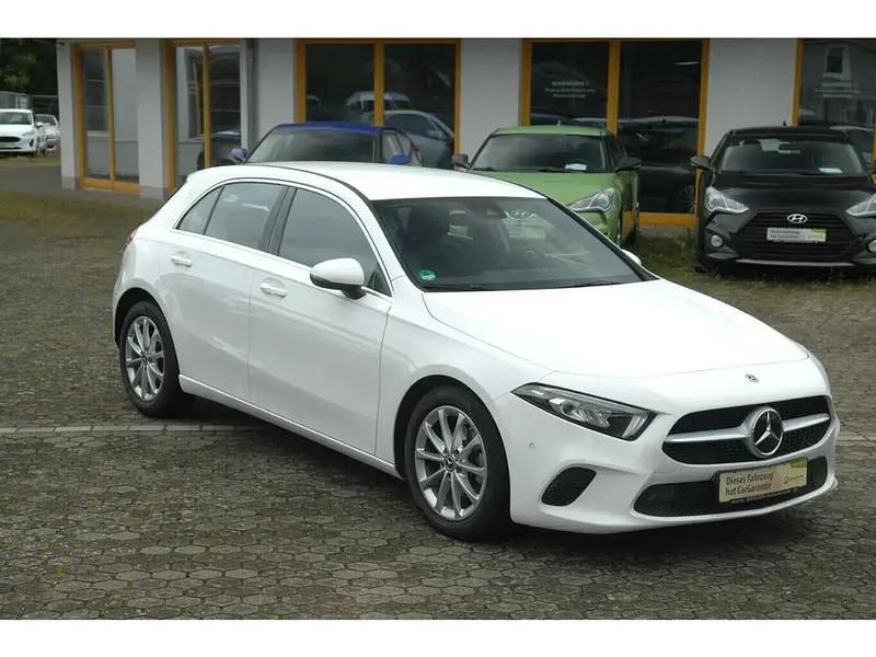 Gebraucht Mercedes A180 Progressive 136 PS (100 kW) 2019 Weiß Limousine