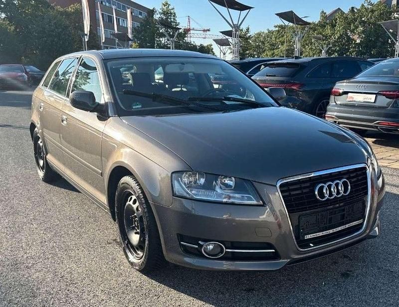 Grau Gebraucht 2012 Audi A3 Sportback Ambition Kleinwagen | 5.990 € (Fairer Preis) - Bild 1/4