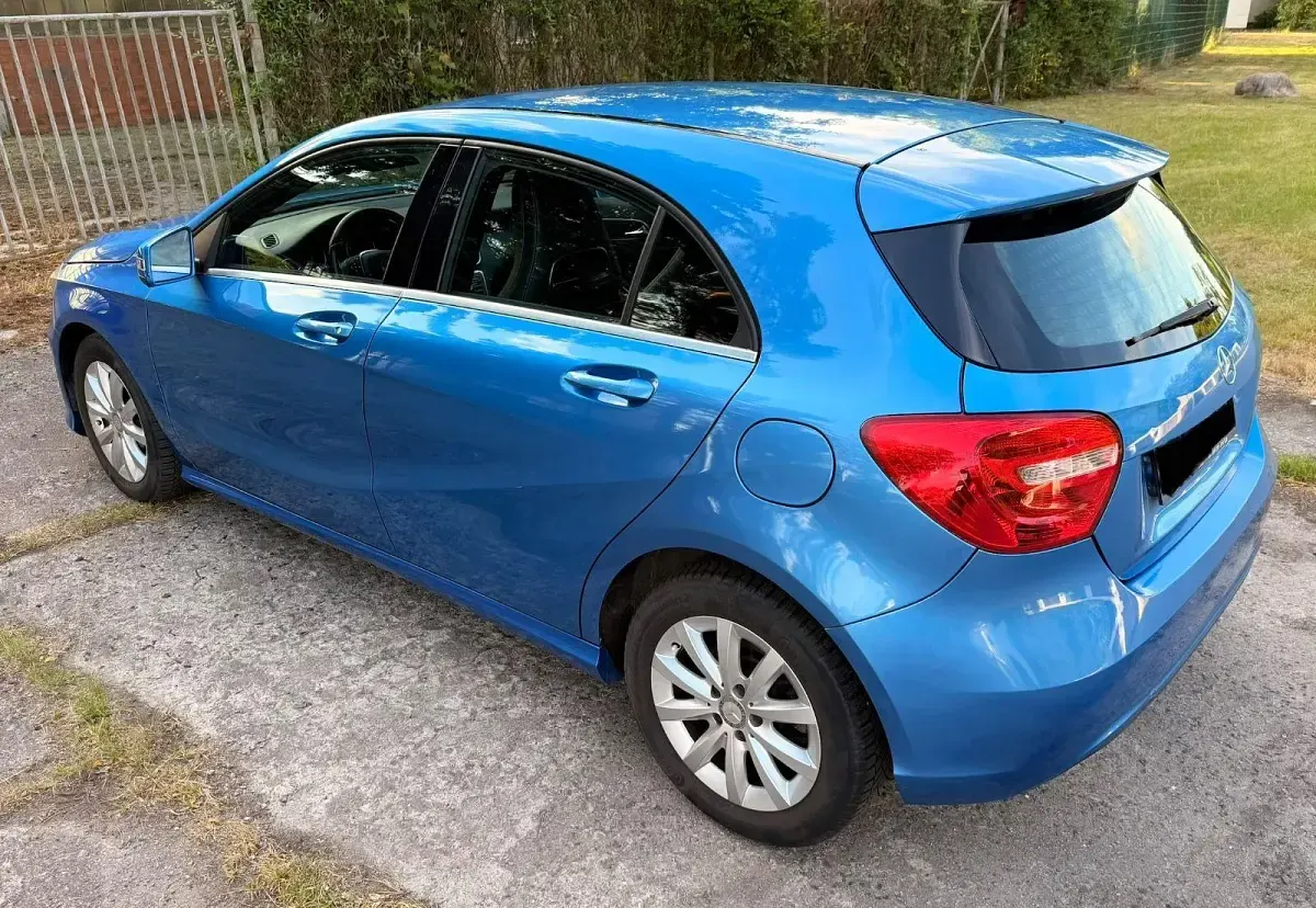 Gebraucht Mercedes A180 122 PS (89 kW) 2013 Blau Kleinwagen