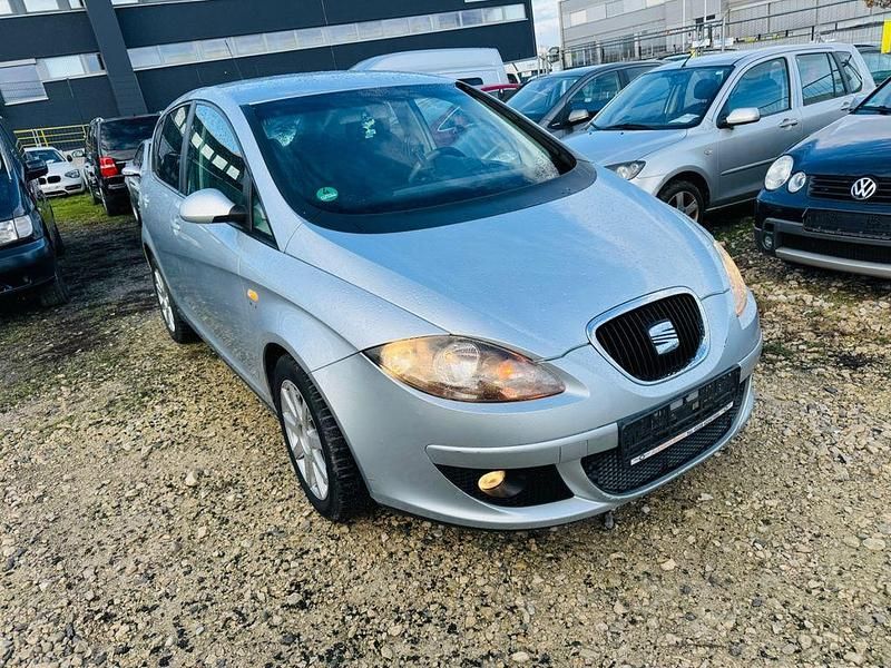 Grau Gebraucht 2004 Seat Altea Stylance Van / Kleinbus | 1.999 € (Guter Preis) - Bild 1/4