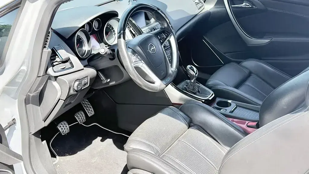 Gebraucht Opel Astra GTC OPC 280 PS (205 kW) 2013 Weiß Coupé