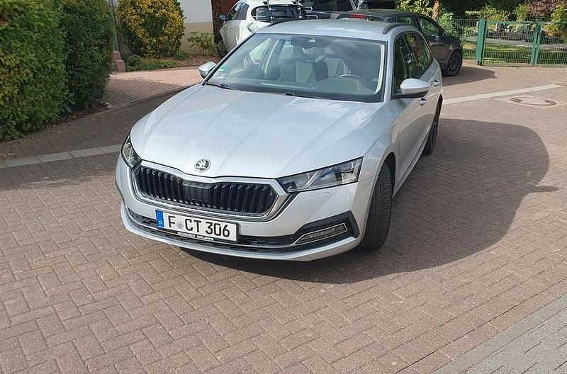 Silber Gebraucht 2020 Skoda Octavia Style Kombi | 22.000 € (Fairer Preis) - Bild 1/4