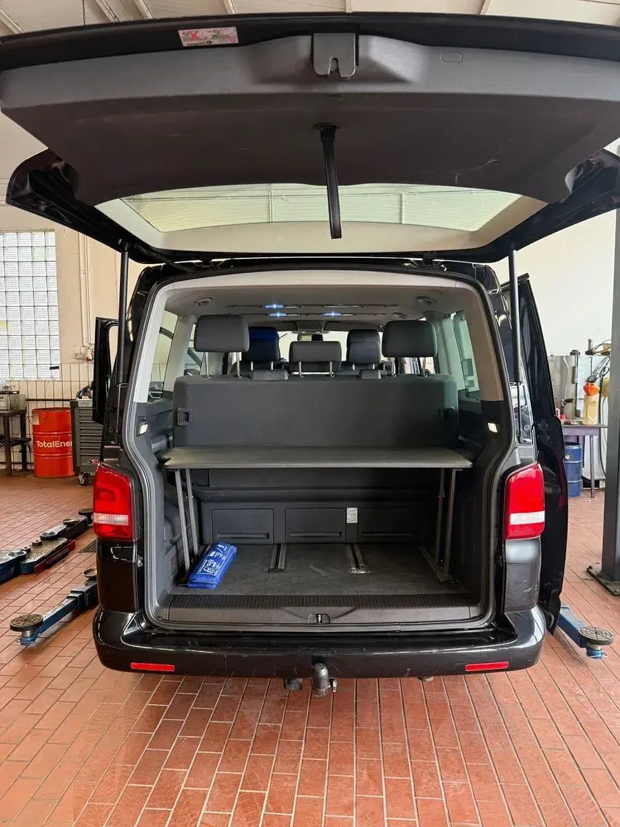 Gebraucht VW Multivan Comfortline 140 PS (102 kW) 2012 Schwarz Van / Kleinbus