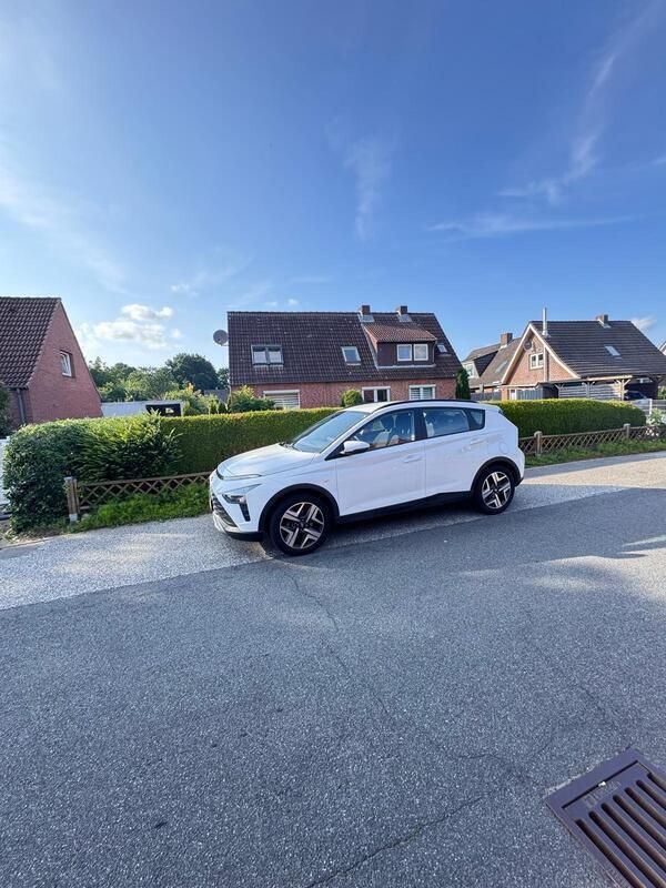 Weiß Gebraucht 2022 Hyundai Bayon Intro Edition SUV | 14.999 € (Guter Preis) - Bild 1/4