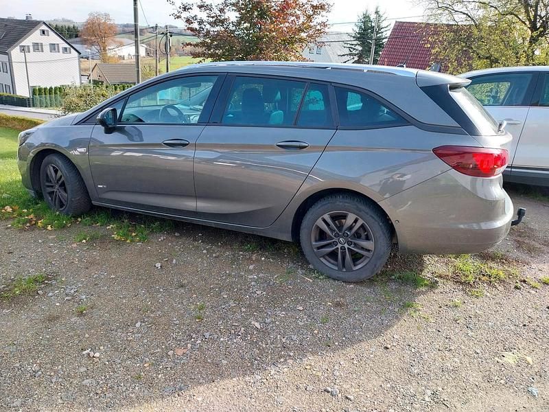 Grau Gebraucht 2022 Opel Astra Kombi | 16.000 € - Bild 1/1
