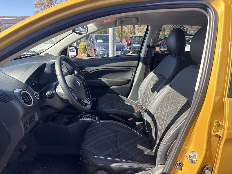 Second-hand Mitsubishi Space Star 71 CP (52 kW) 2023 Galben Hatchback