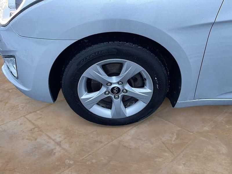 Gebraucht Hyundai i40 Edition+ 135 PS (99 kW) 2014 Sleek silver metallic Kombi