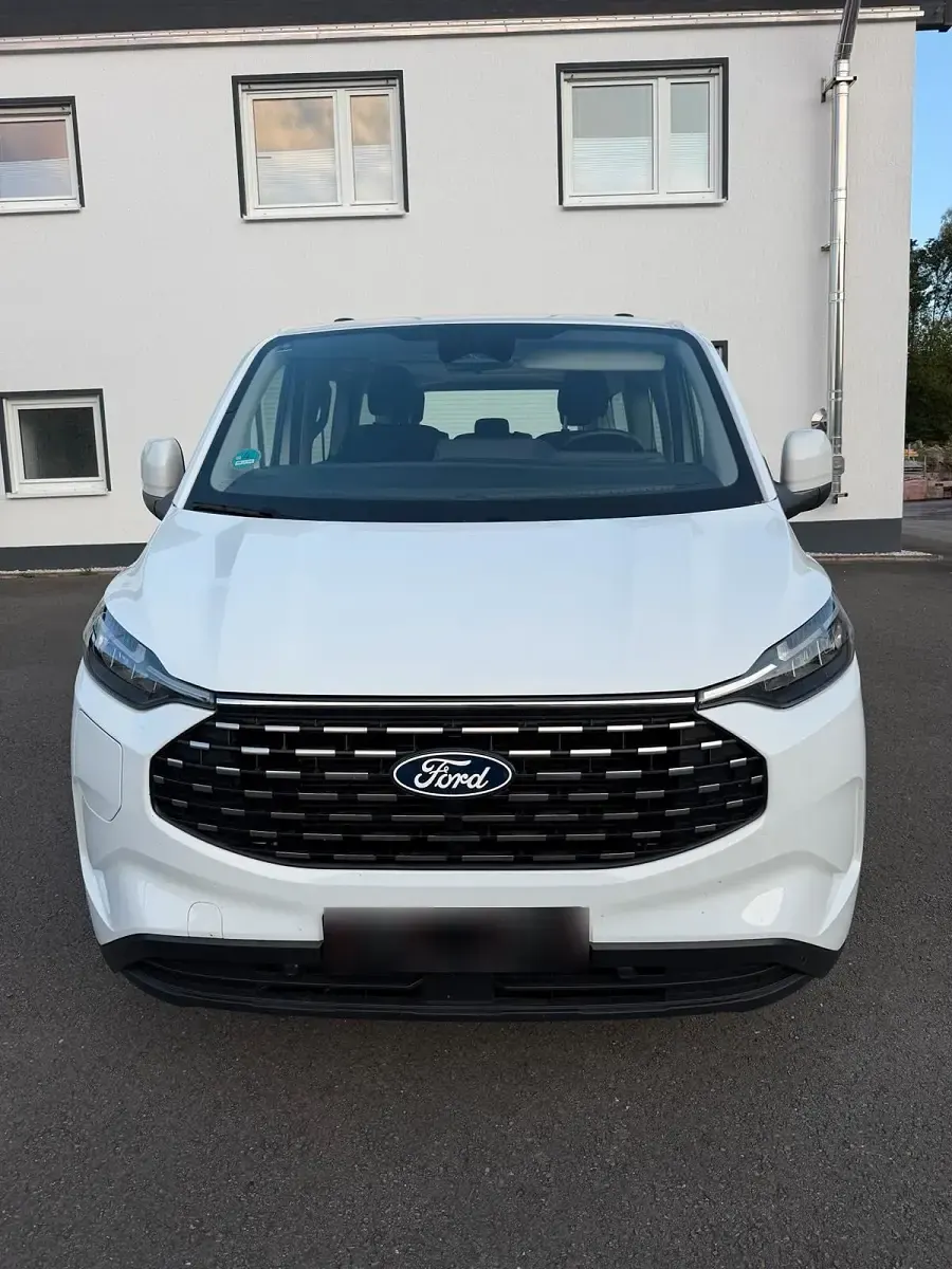 Gebraucht Ford Tourneo Custom Trend 233 PS (171 kW) 2024 Weiß Van