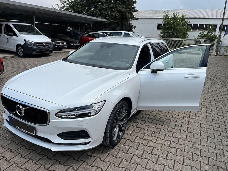 Weiß Gebraucht 2019 Volvo V90 Momentum Kombi | 20.100 € (Fairer Preis) - Bild 1/4