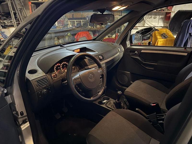 Gebraucht Opel Meriva Edition 101 PS (74 kW) 2006 Silber Van / Kleinbus