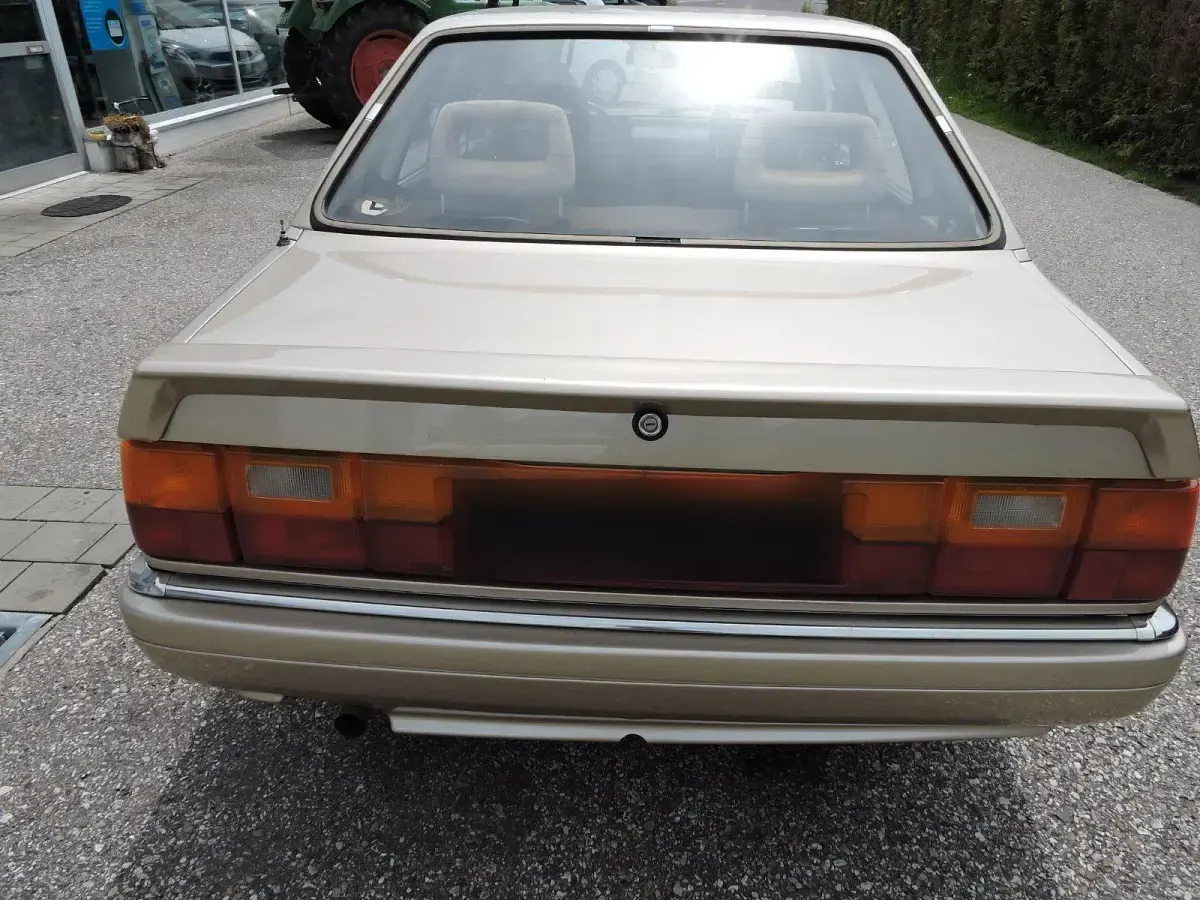 Gebraucht Audi 90 115 PS (84 kW) 1985 Gold Limousine