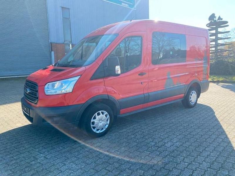 Gebraucht Ford Transit Trend 105 PS (77 kW) 2017 Racerot Van