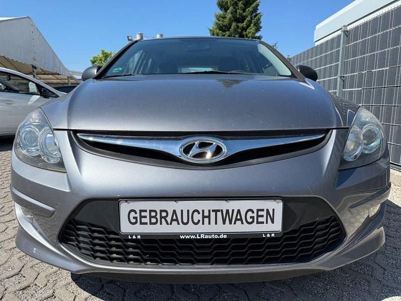Gebraucht Hyundai i30 Classic 90 PS (66 kW) 2011 Grau Limousine