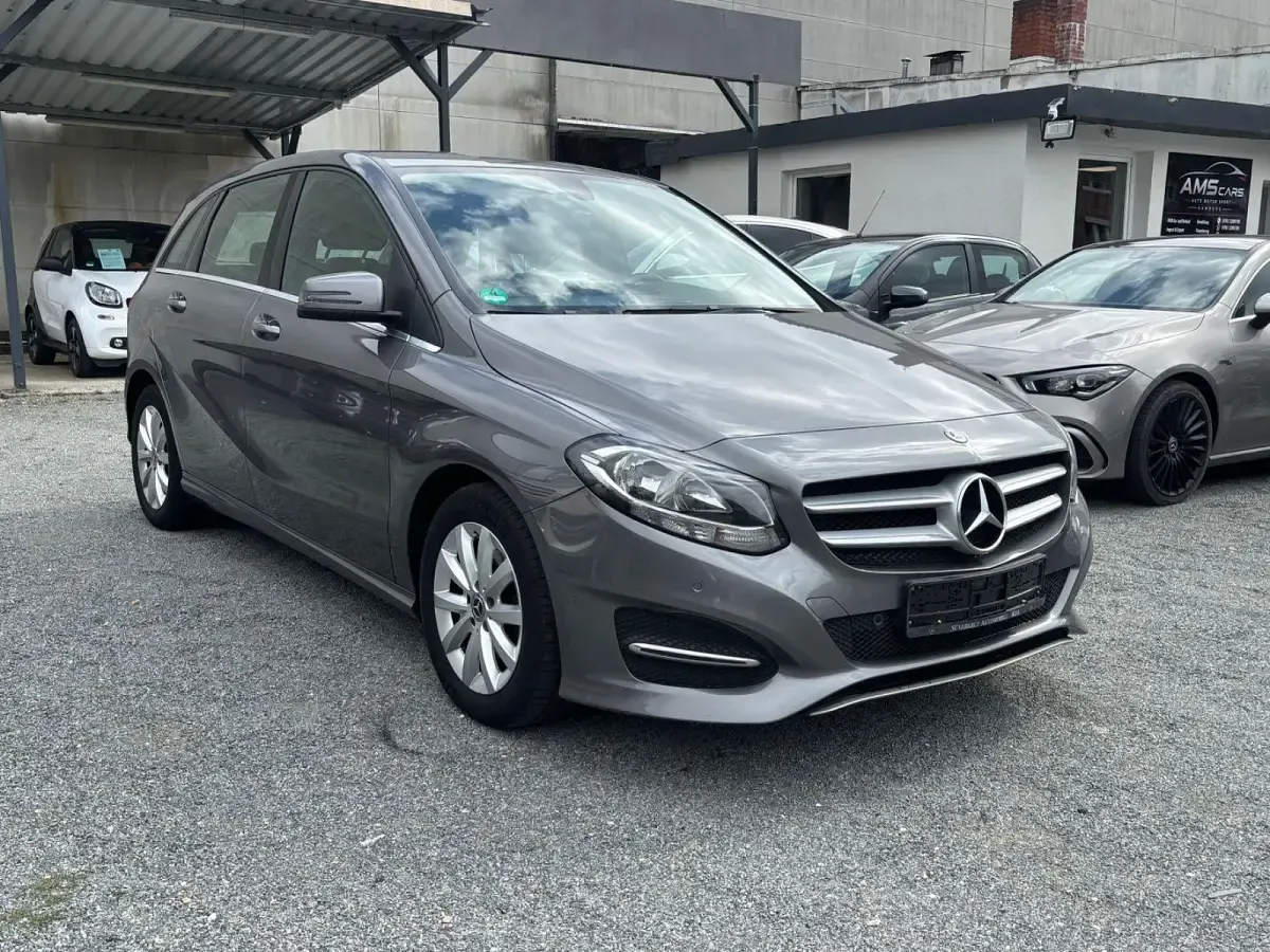 Gebraucht Mercedes B200 136 PS (100 kW) 2018 Grau Kleinwagen