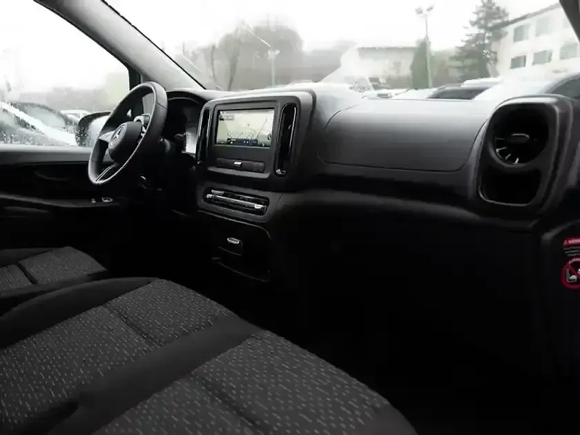 Gebraucht Mercedes Vito 190 PS (139 kW) 2024 Alpingrau Van
