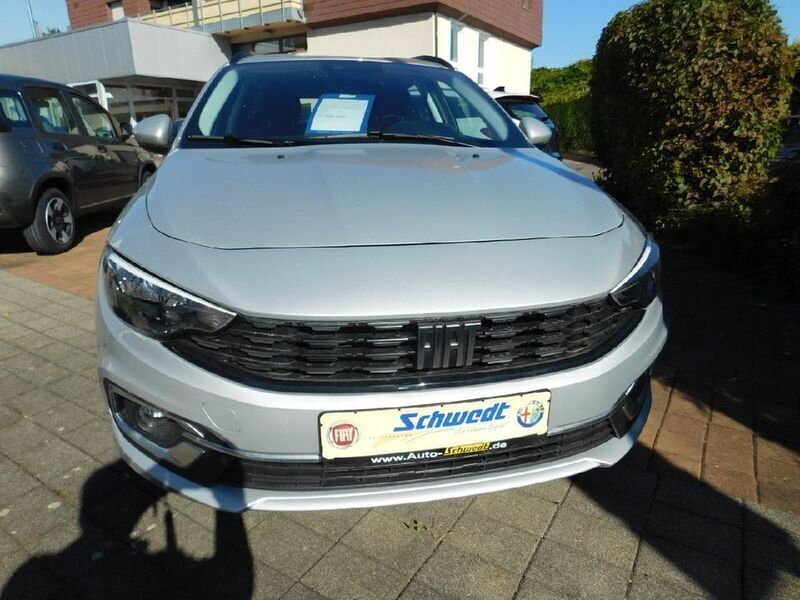 Grau Gebraucht 2022 Fiat Tipo City Life Kombi | 20.900 € - Bild 1/4