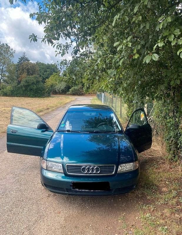 Grün Gebraucht 1996 Audi A4 Kleinwagen | 2.500 € (Fairer Preis) - Bild 1/4