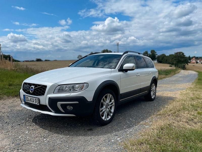 Weiß Gebraucht 2014 Volvo XC70 Summum SUV | 33.990 € - Bild 1/4