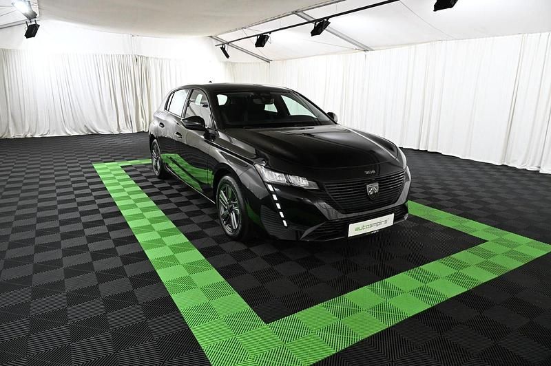Gebraucht Peugeot 308 Active 131 PS (96 kW) 2024 Schwarz Limousine