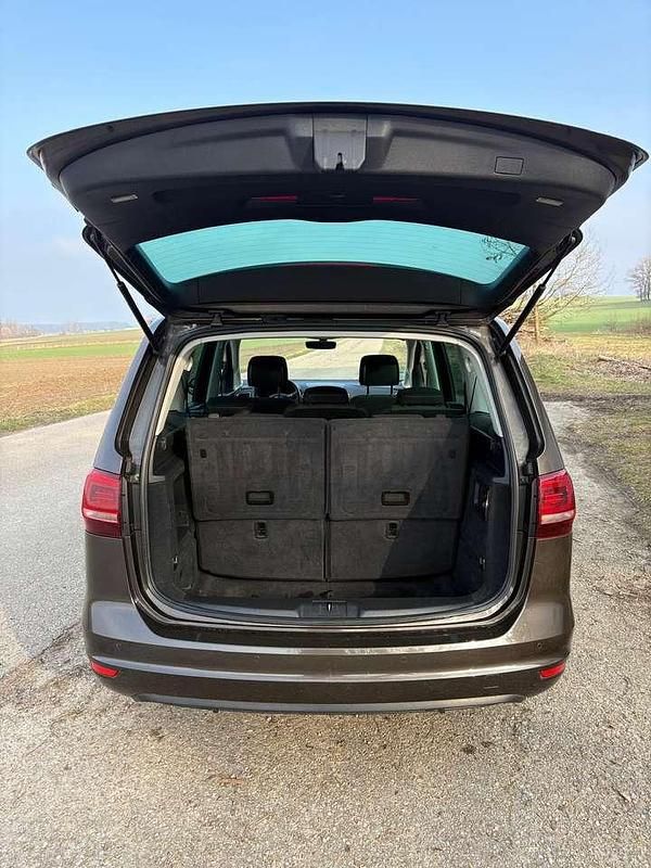 Gebraucht VW Sharan Comfortline 150 PS (110 kW) 2015 Braun Van / Kleinbus