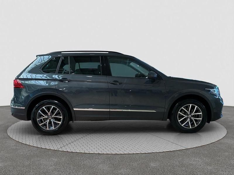 Gebraucht VW Tiguan Life 150 PS (110 kW) 2023 Grau SUV