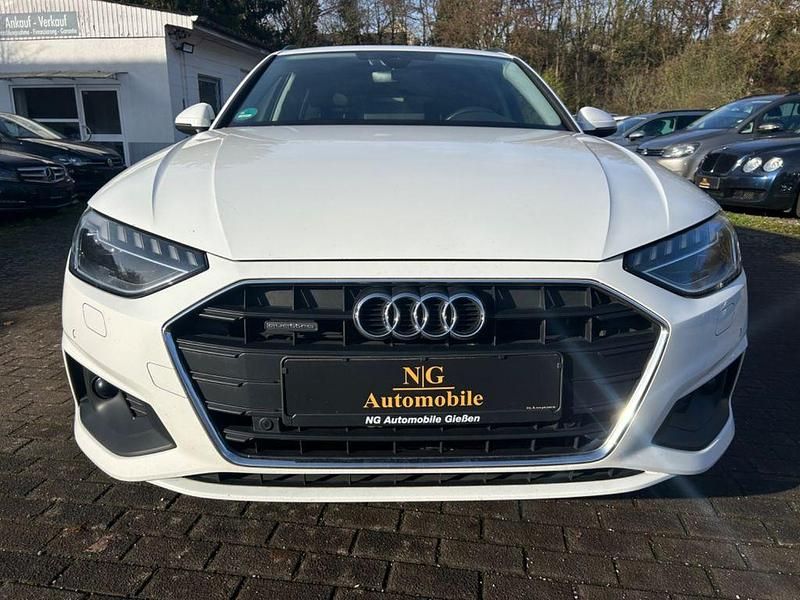 Gebraucht Audi A4 Sport 204 PS (150 kW) 2022 Ibisweiss Kombi
