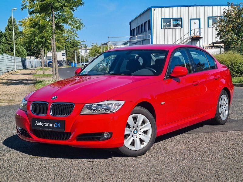 Gebraucht BMW 320 170 PS (125 kW) 2010 Rot Limousine