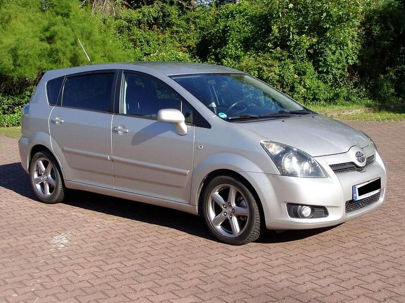 Silber Gebraucht 2009 Toyota Corolla Verso Sol Van / Kleinbus | 5.200 € (Etwas zu teuer) - Bild 1/4