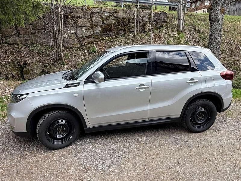 Gebraucht Suzuki Vitara Comfort 129 PS (94 kW) 2024 Silber SUV